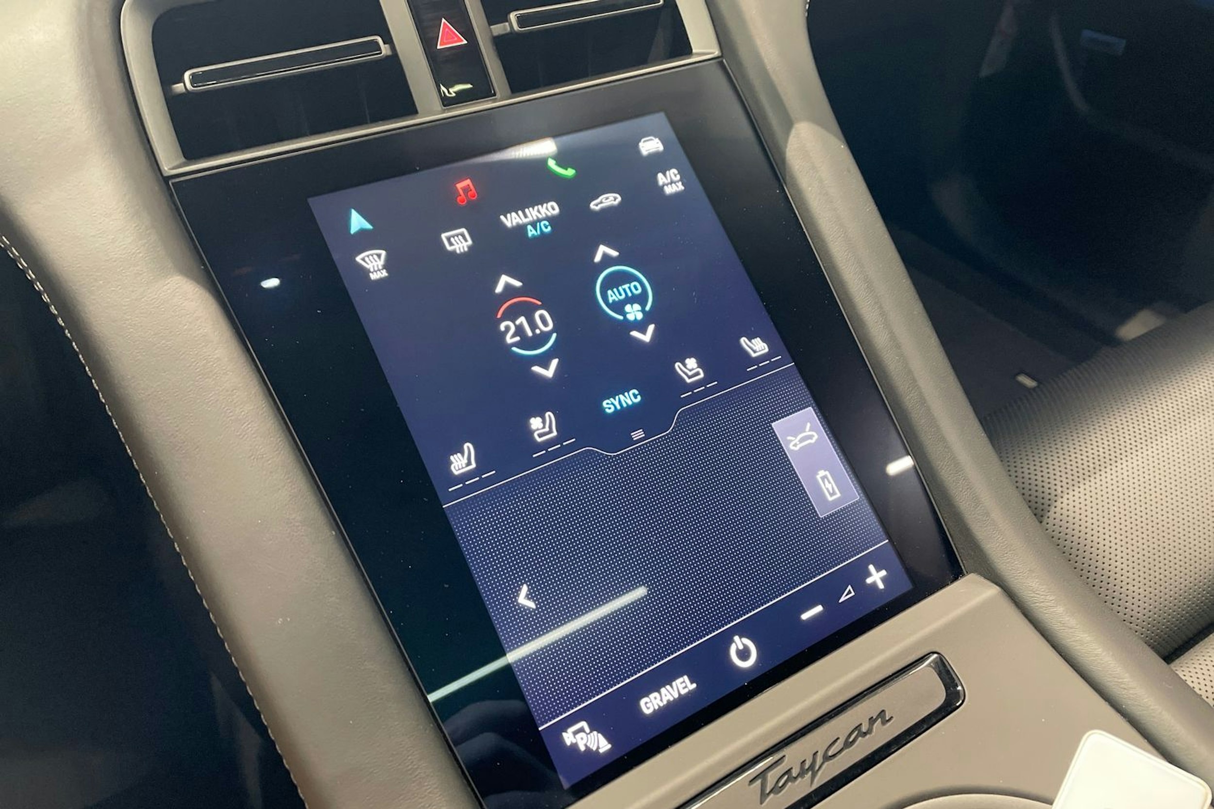 harmaa Porsche Taycan 2022 kuva 12.