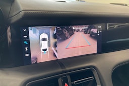 harmaa Porsche Taycan 2022 kuva 16.
