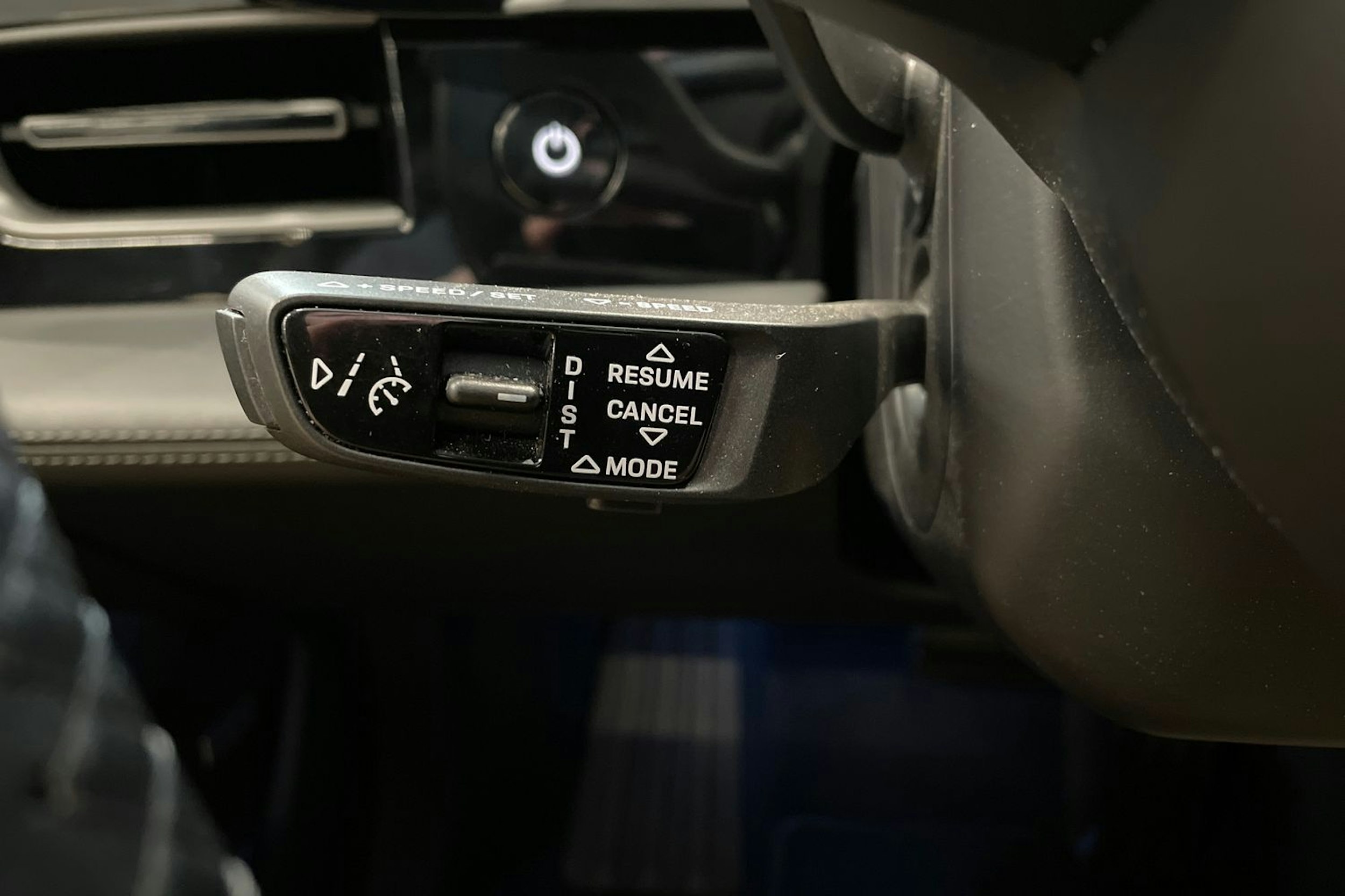harmaa Porsche Taycan 2022 kuva 18.