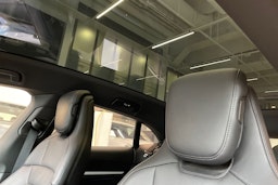 harmaa Porsche Taycan 2022 kuva 20.