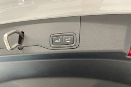 harmaa Porsche Taycan 2022 kuva 24.