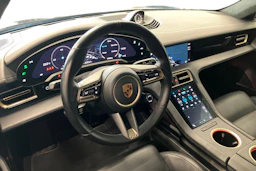 Musta Porsche Taycan 2022 kuva 7.