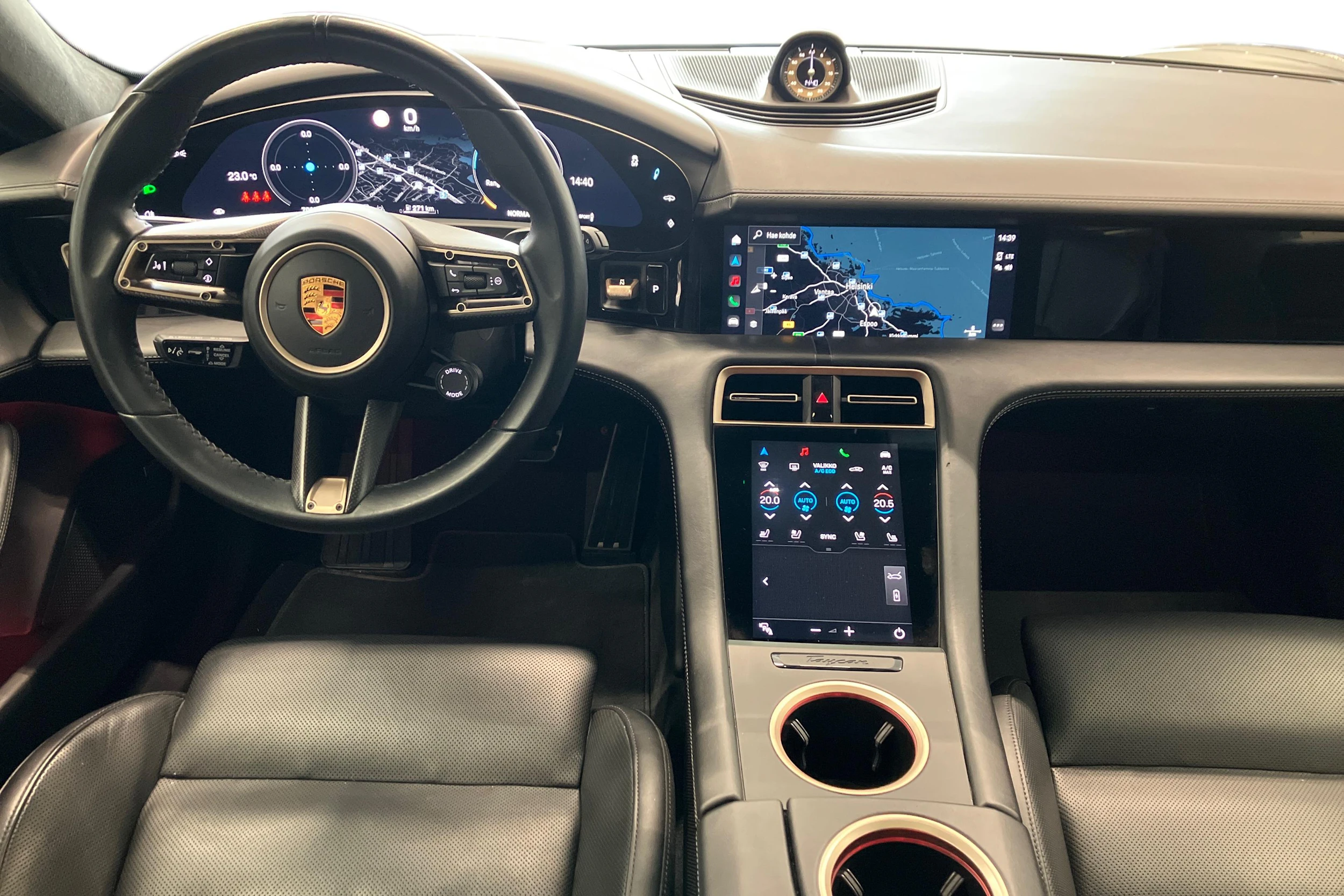 Musta Porsche Taycan 2022 kuva 8.