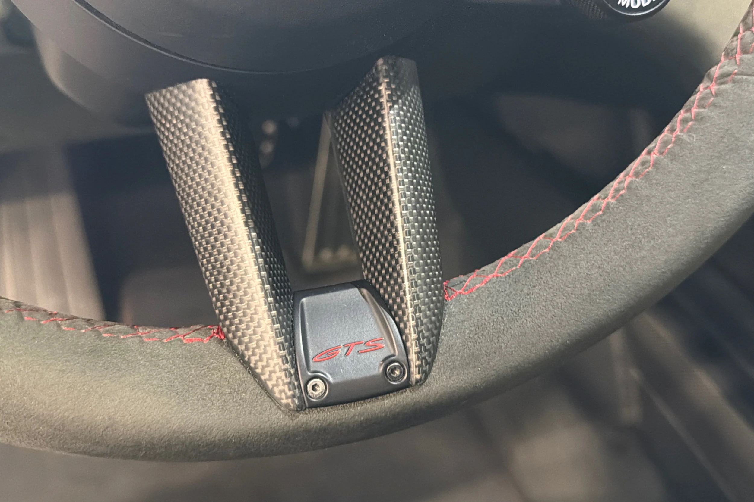 Harmaa Porsche Taycan 2022 kuva 19.