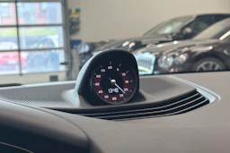 Harmaa Porsche Taycan 2022 kuva 21.