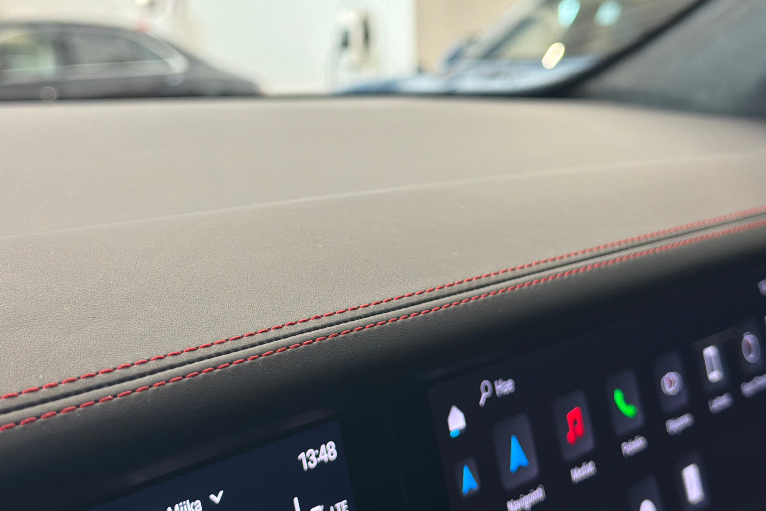 Harmaa Porsche Taycan 2022 kuva 22.