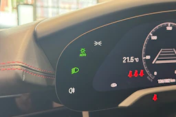 Harmaa Porsche Taycan 2022 kuva 27.