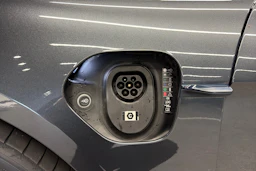 harmaa Porsche Taycan 2022 kuva 32.