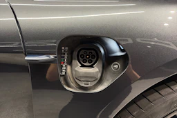 harmaa Porsche Taycan 2022 kuva 33.