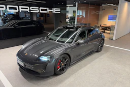 harmaa Porsche Taycan 2022 kuva 34.