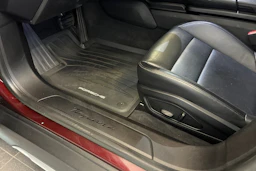 punainen Porsche Taycan 2022 kuva 12.