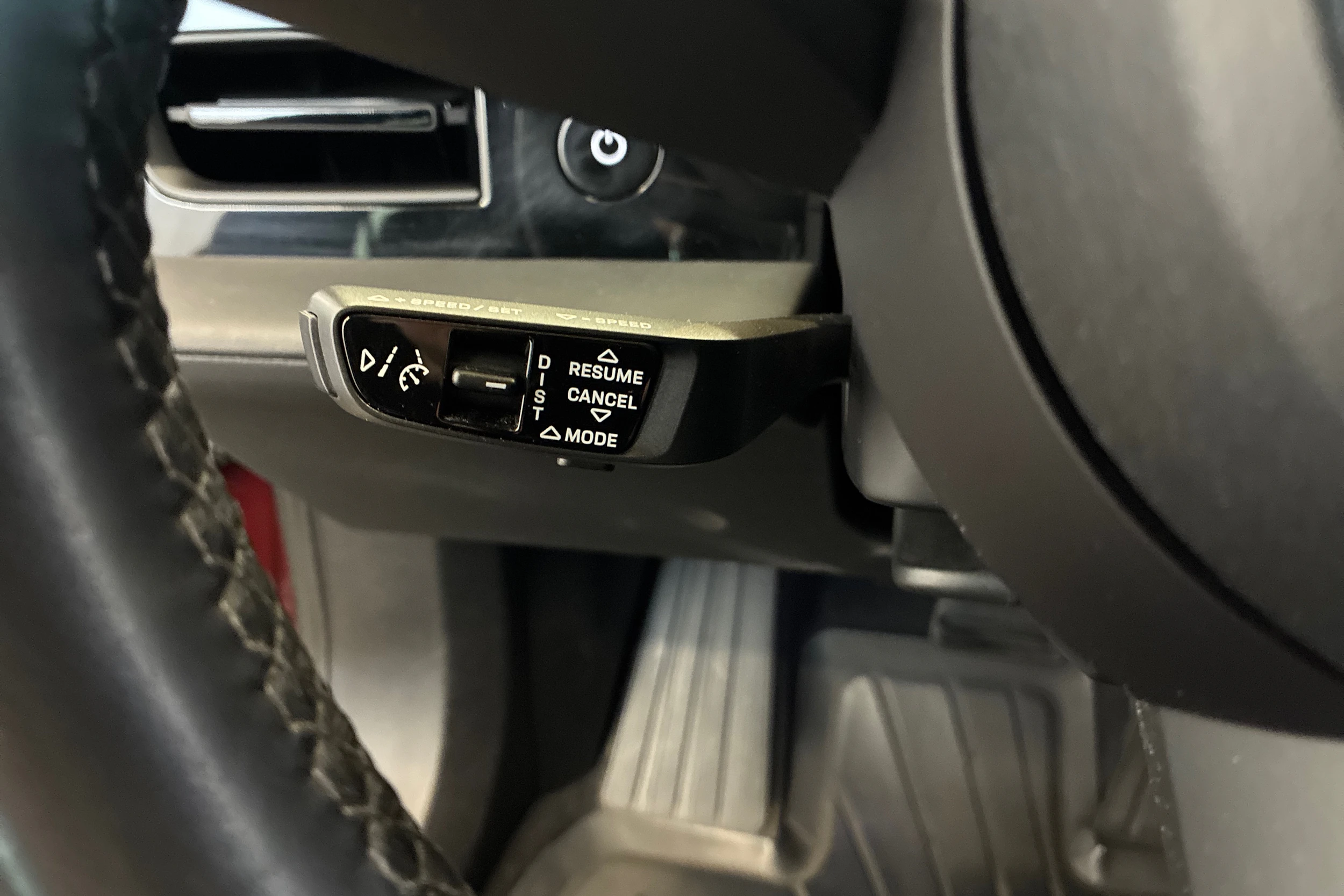 punainen Porsche Taycan 2022 kuva 13.
