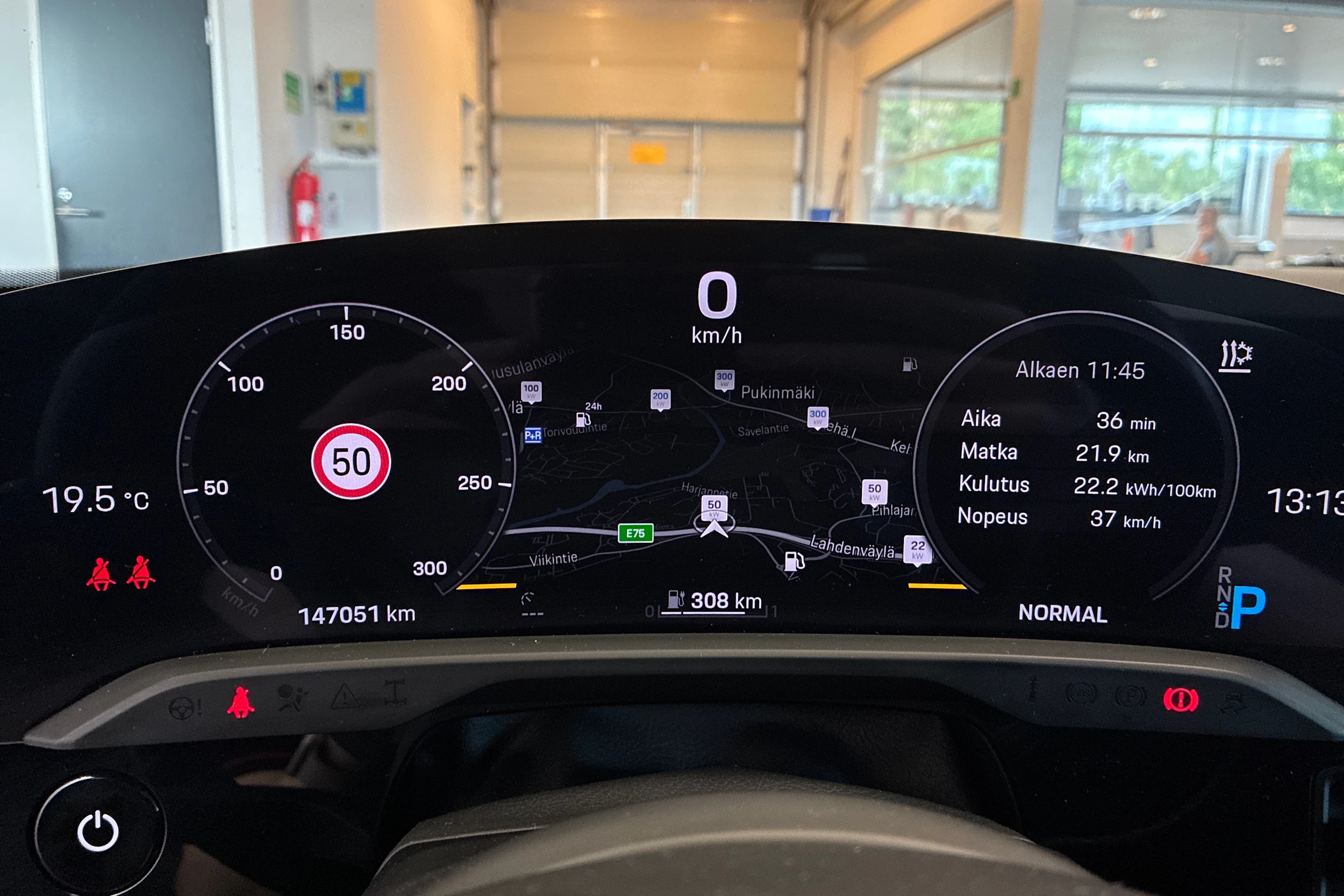 punainen Porsche Taycan 2022 kuva 14.