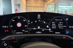 punainen Porsche Taycan 2022 kuva 14.