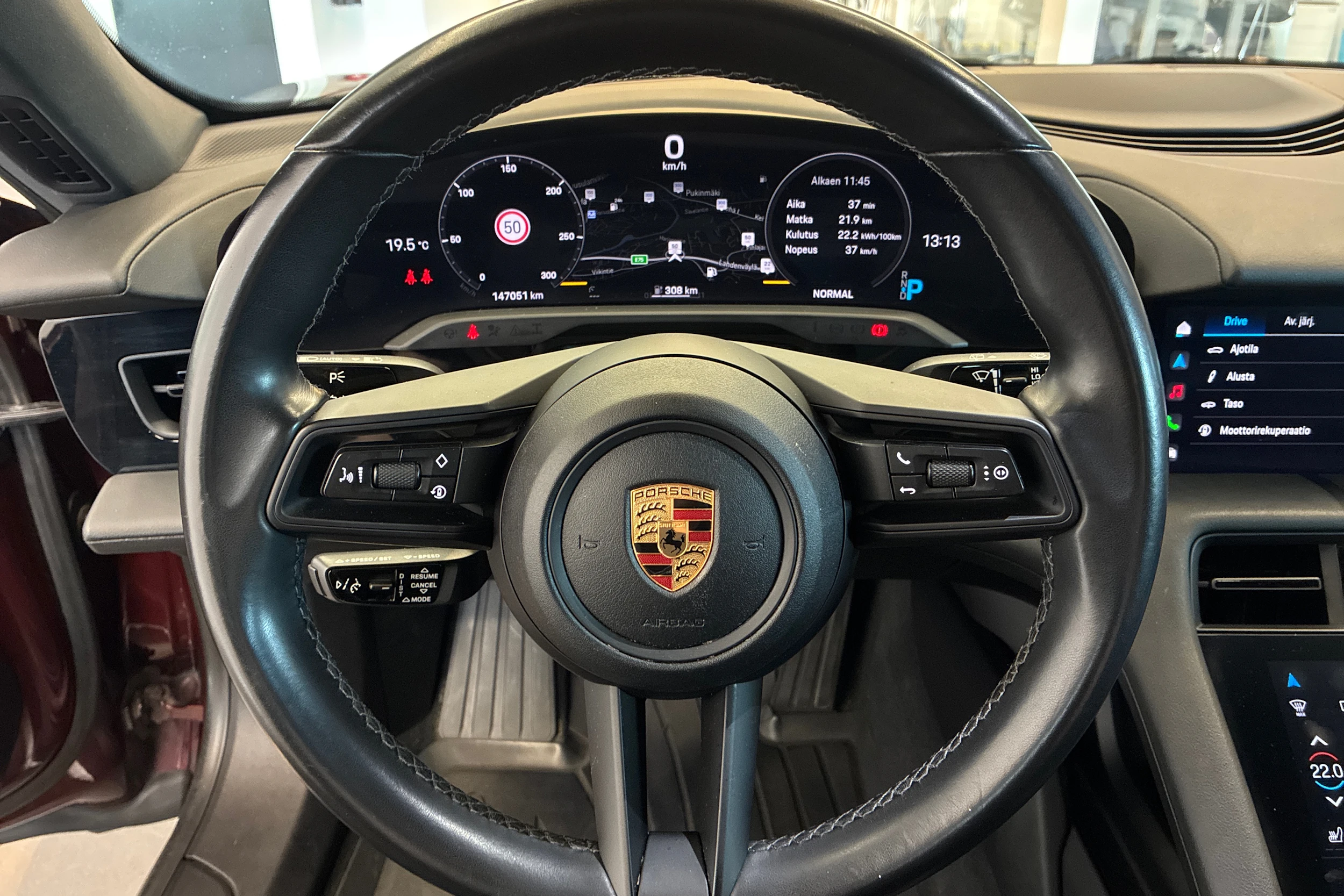 punainen Porsche Taycan 2022 kuva 15.