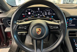 punainen Porsche Taycan 2022 kuva 15.