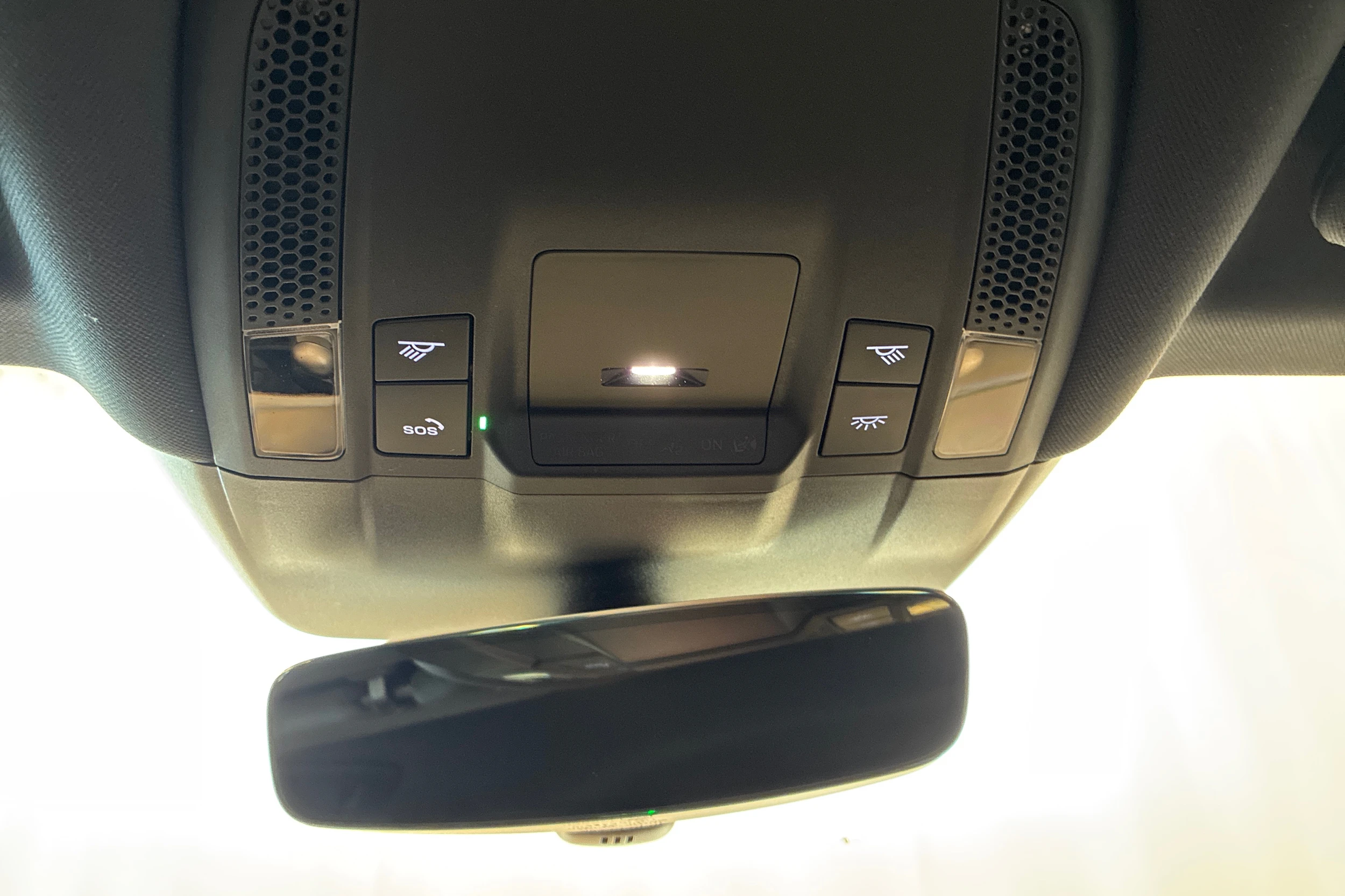 punainen Porsche Taycan 2022 kuva 18.