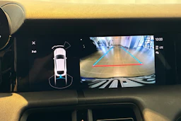 punainen Porsche Taycan 2022 kuva 22.