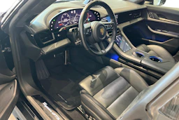 musta Porsche Taycan 2022 kuva 6.