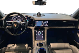 musta Porsche Taycan 2022 kuva 7.
