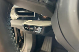 musta Porsche Taycan 2022 kuva 12.