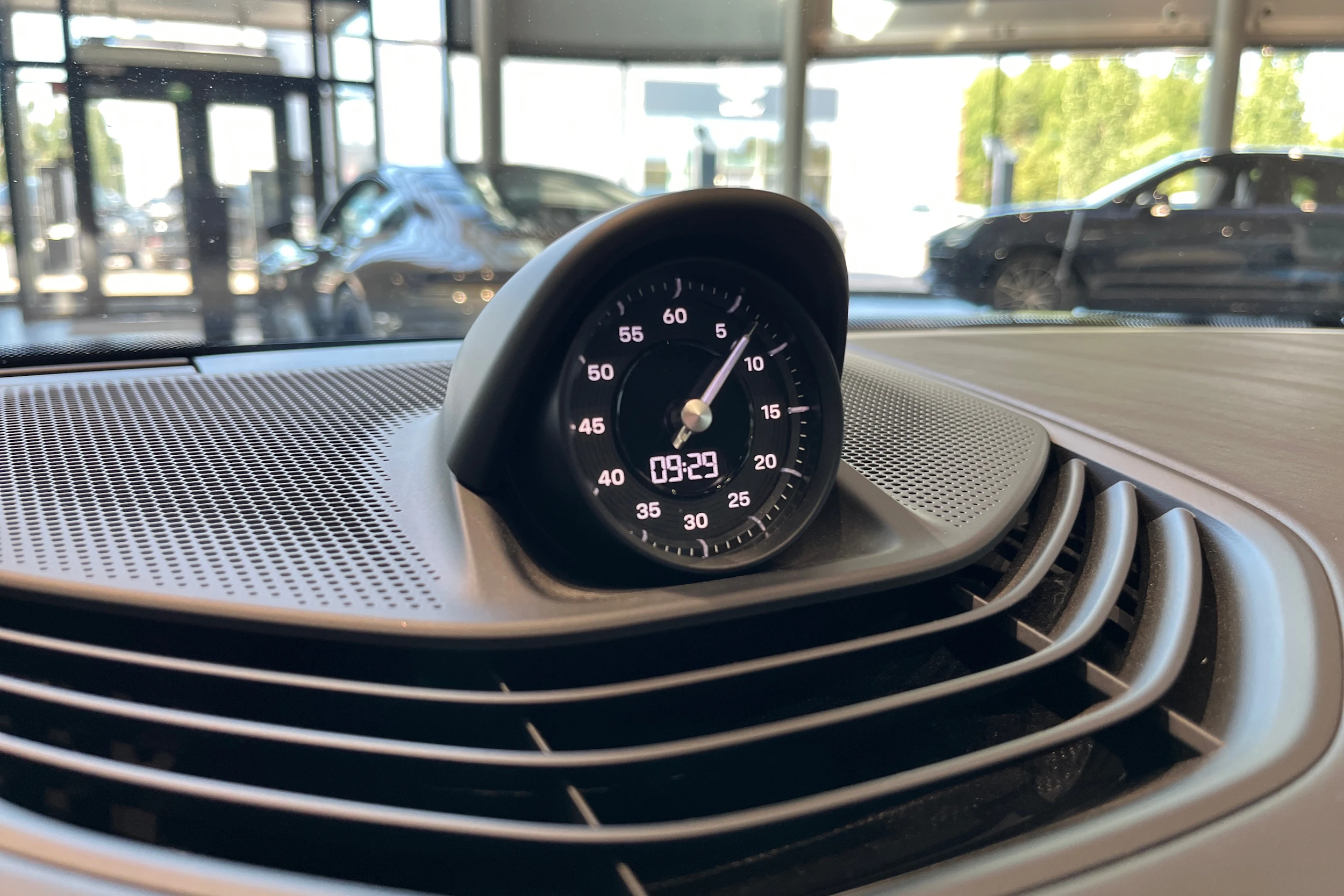 musta Porsche Taycan 2022 kuva 14.