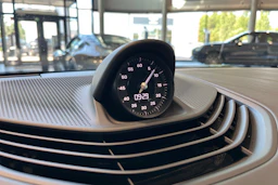 musta Porsche Taycan 2022 kuva 14.