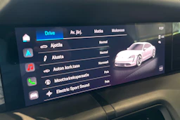 musta Porsche Taycan 2022 kuva 16.