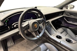 Musta Porsche Taycan 2022 kuva 6.