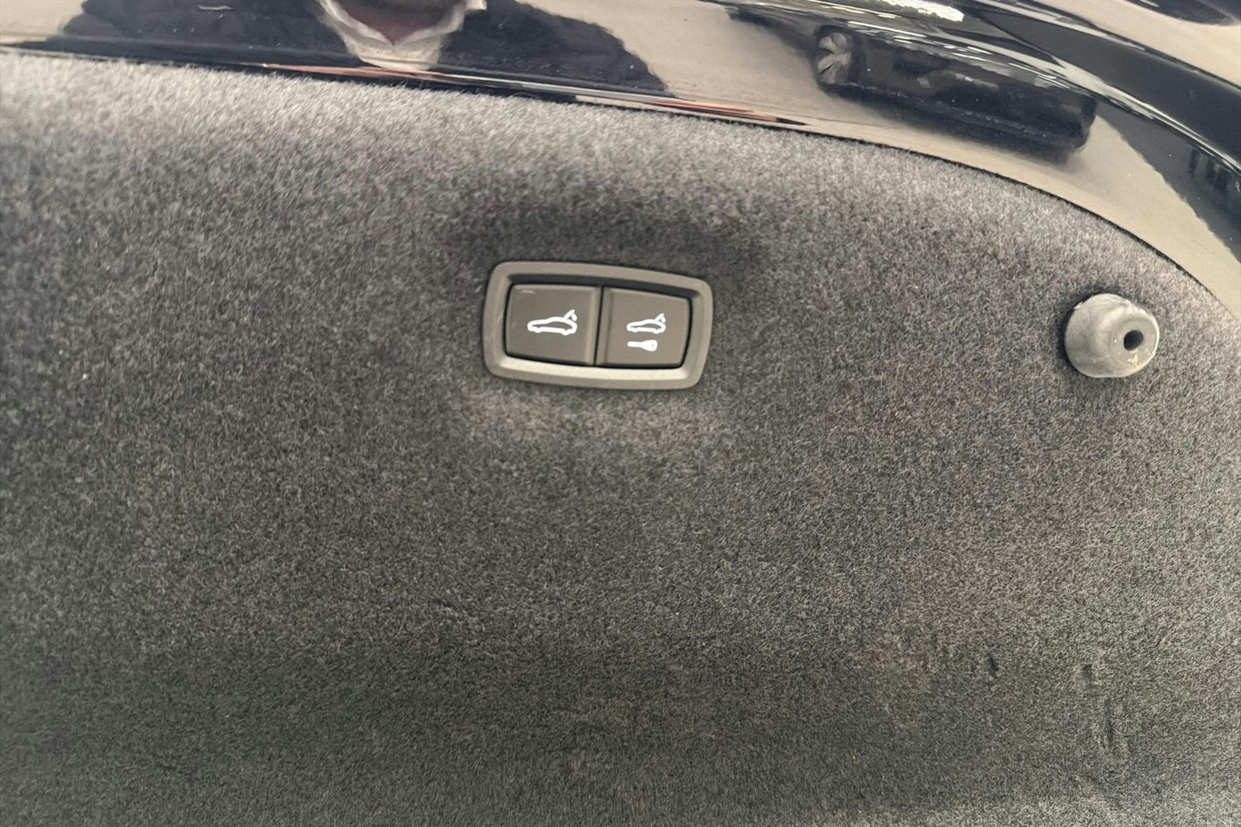 Musta Porsche Taycan 2022 kuva 10.