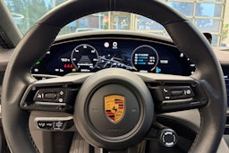 Musta Porsche Taycan 2022 kuva 12.