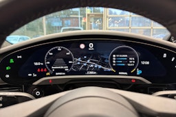 Musta Porsche Taycan 2022 kuva 13.