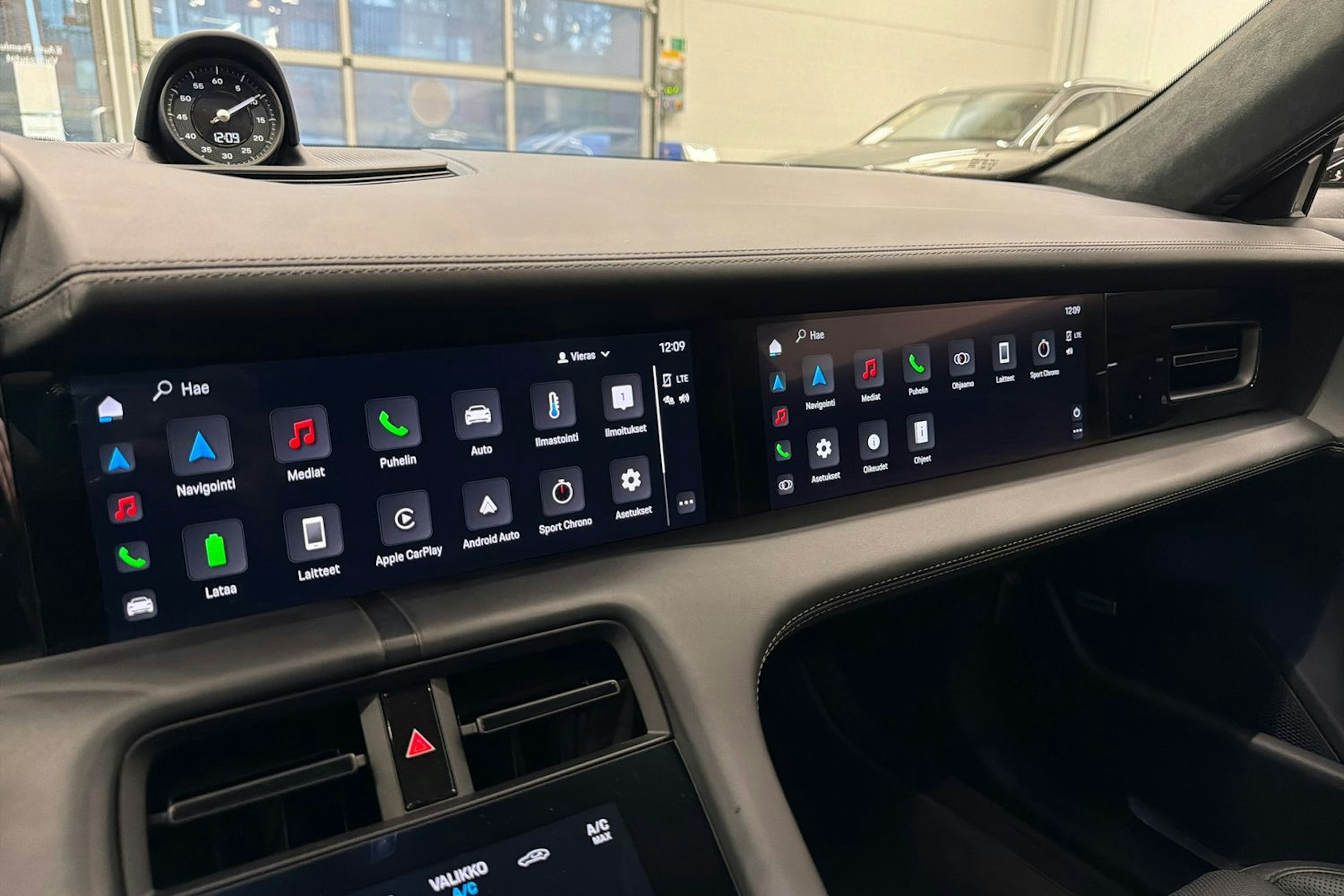 Musta Porsche Taycan 2022 kuva 15.