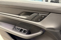 Musta Porsche Taycan 2022 kuva 19.