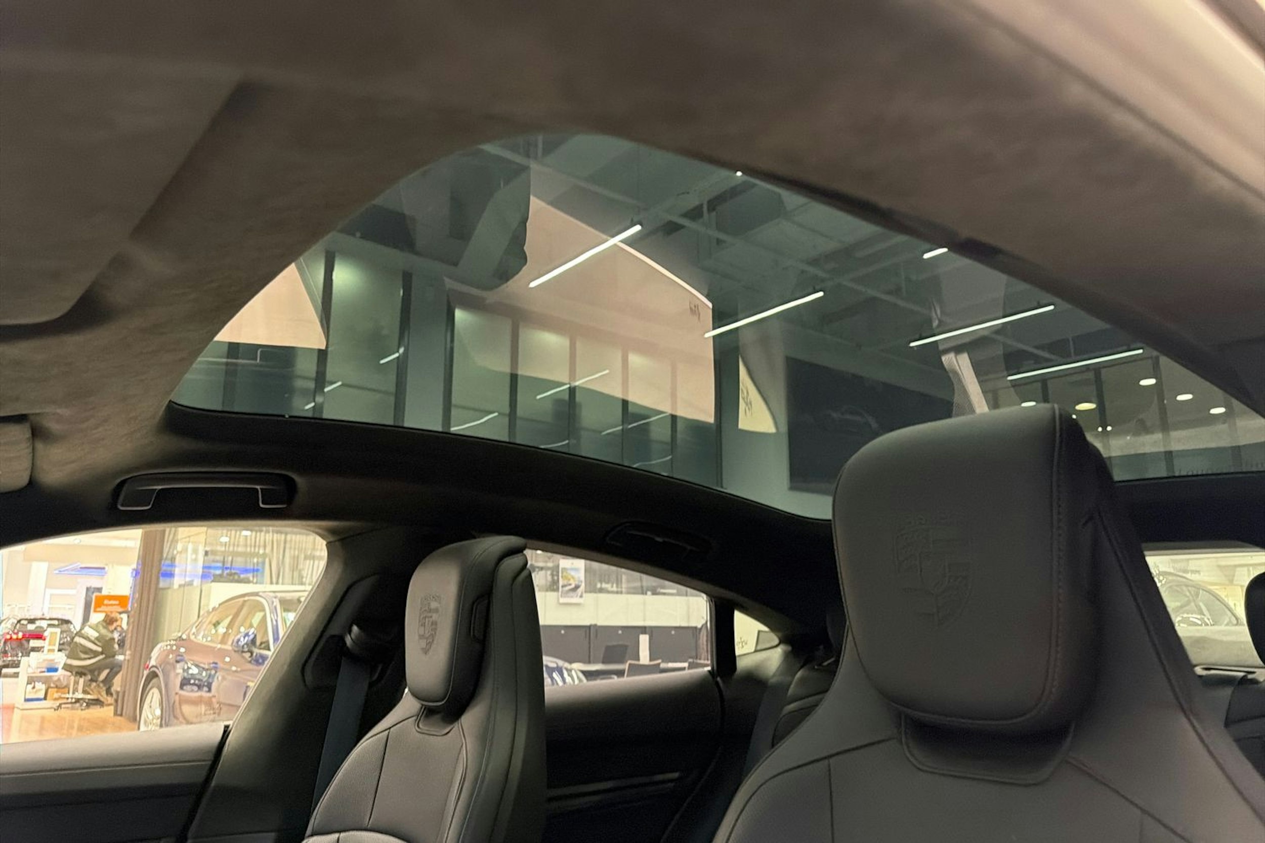 Musta Porsche Taycan 2022 kuva 22.