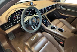 Harmaa Porsche Taycan 2022 kuva 7.
