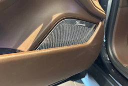 Harmaa Porsche Taycan 2022 kuva 13.