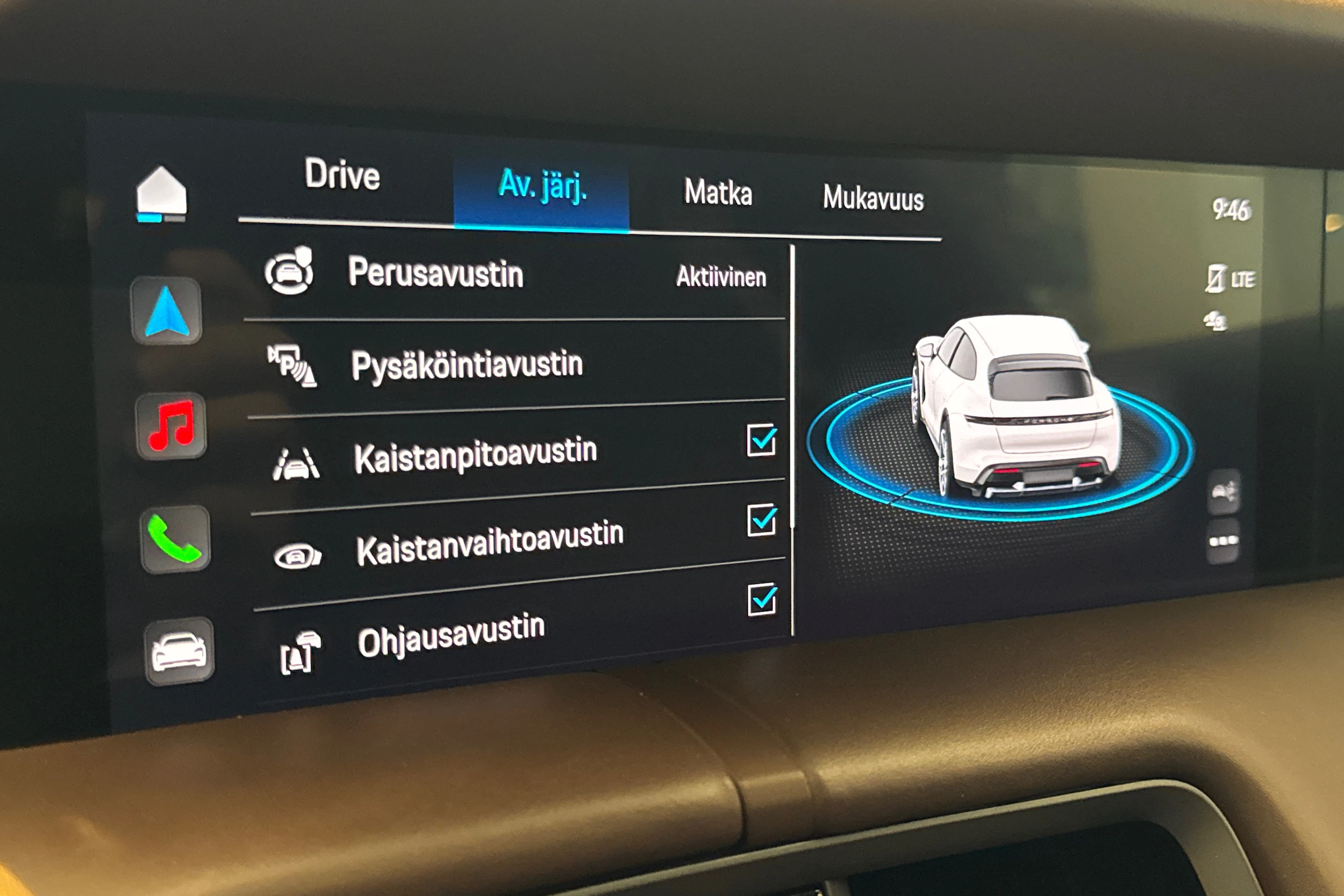 Harmaa Porsche Taycan 2022 kuva 17.