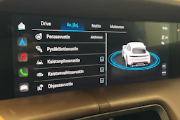 Harmaa Porsche Taycan 2022 kuva 17.