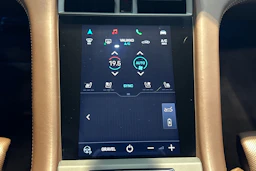 Harmaa Porsche Taycan 2022 kuva 19.