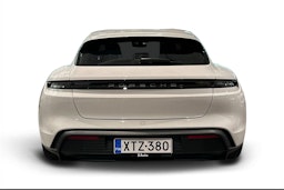 valkoinen Porsche Taycan 2022 kuva 3.