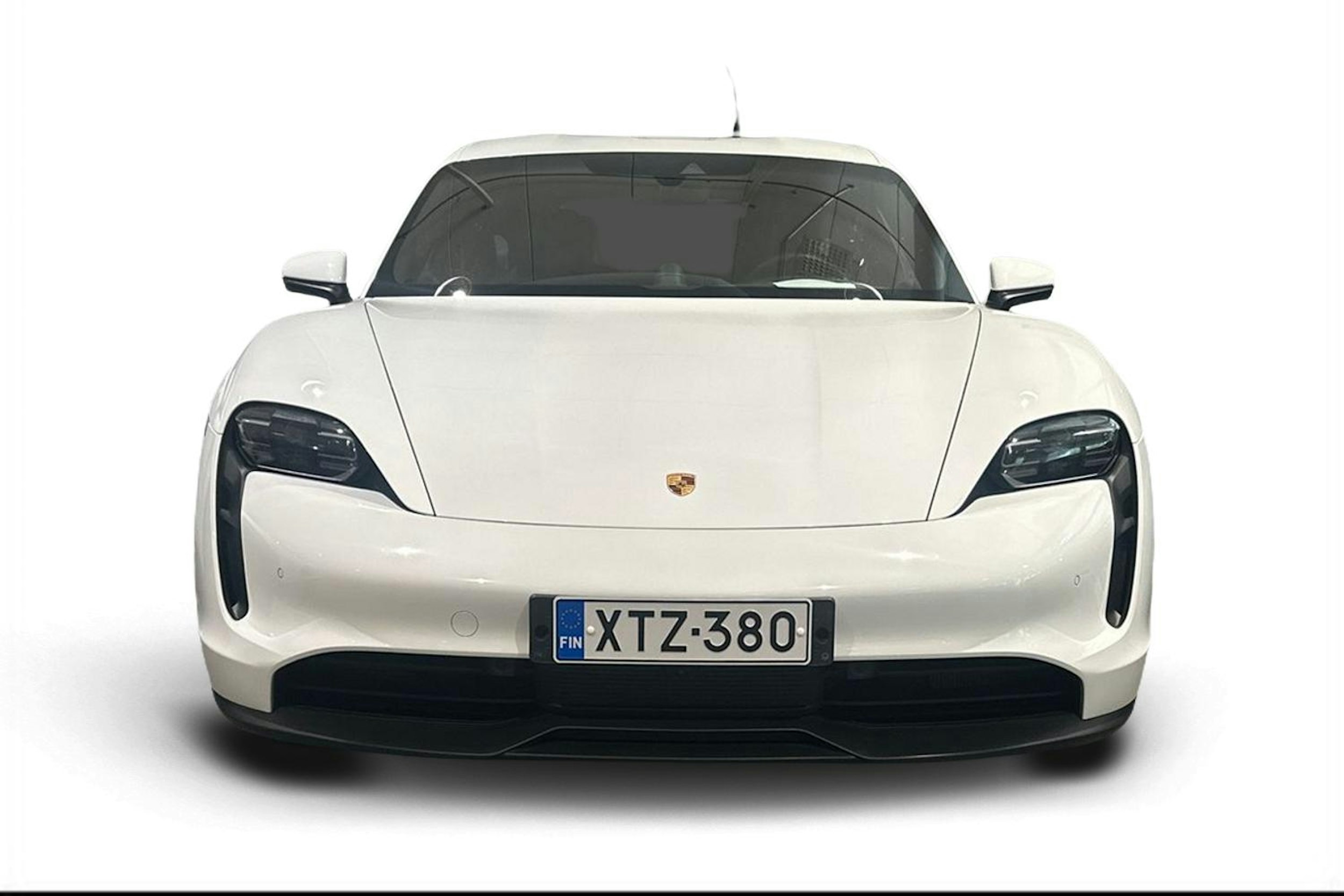 valkoinen Porsche Taycan 2022 kuva 4.