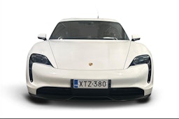 valkoinen Porsche Taycan 2022 kuva 4.