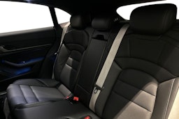 valkoinen Porsche Taycan 2022 kuva 8.