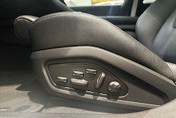 valkoinen Porsche Taycan 2022 kuva 10.