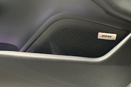 valkoinen Porsche Taycan 2022 kuva 11.