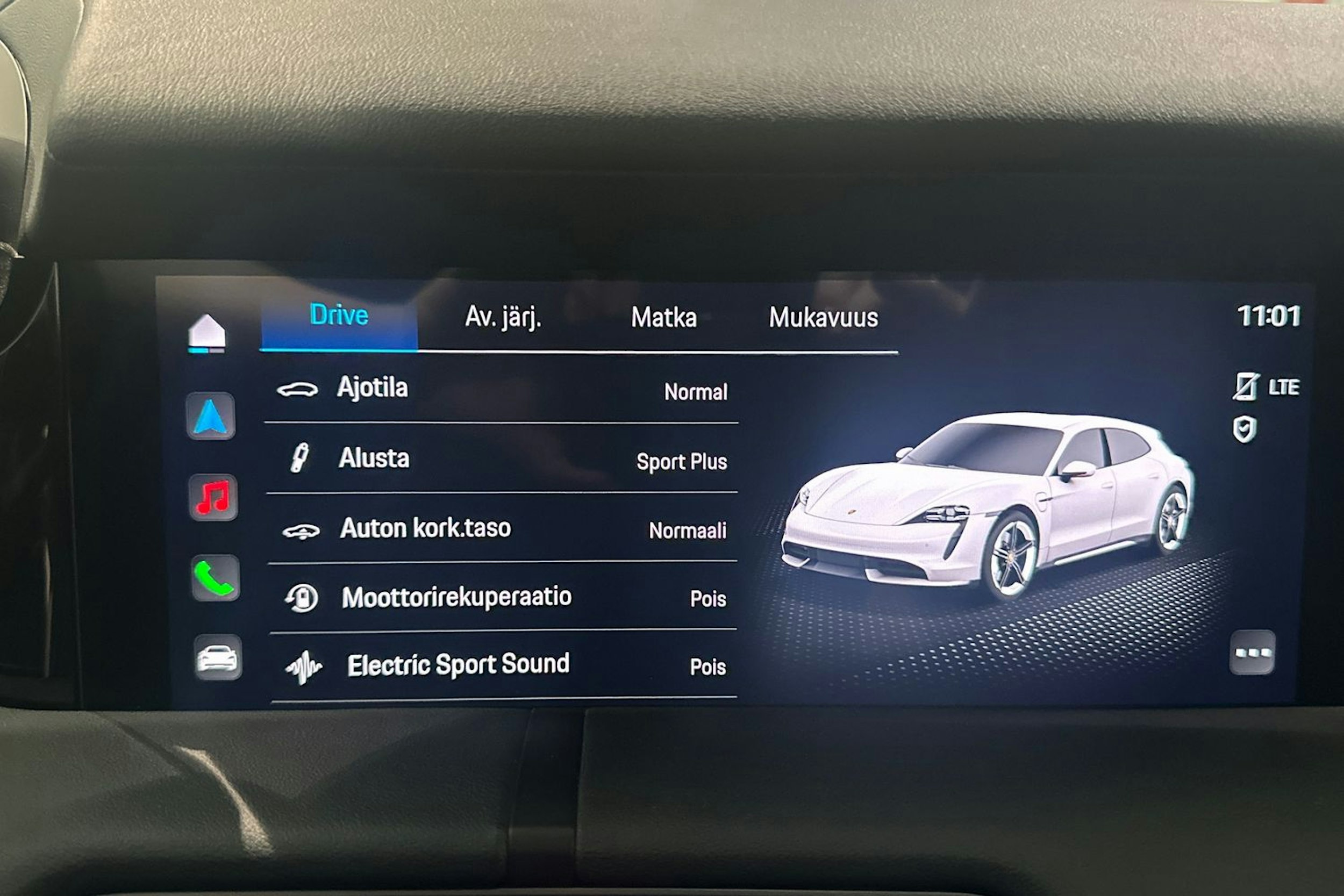 valkoinen Porsche Taycan 2022 kuva 14.