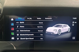 valkoinen Porsche Taycan 2022 kuva 14.