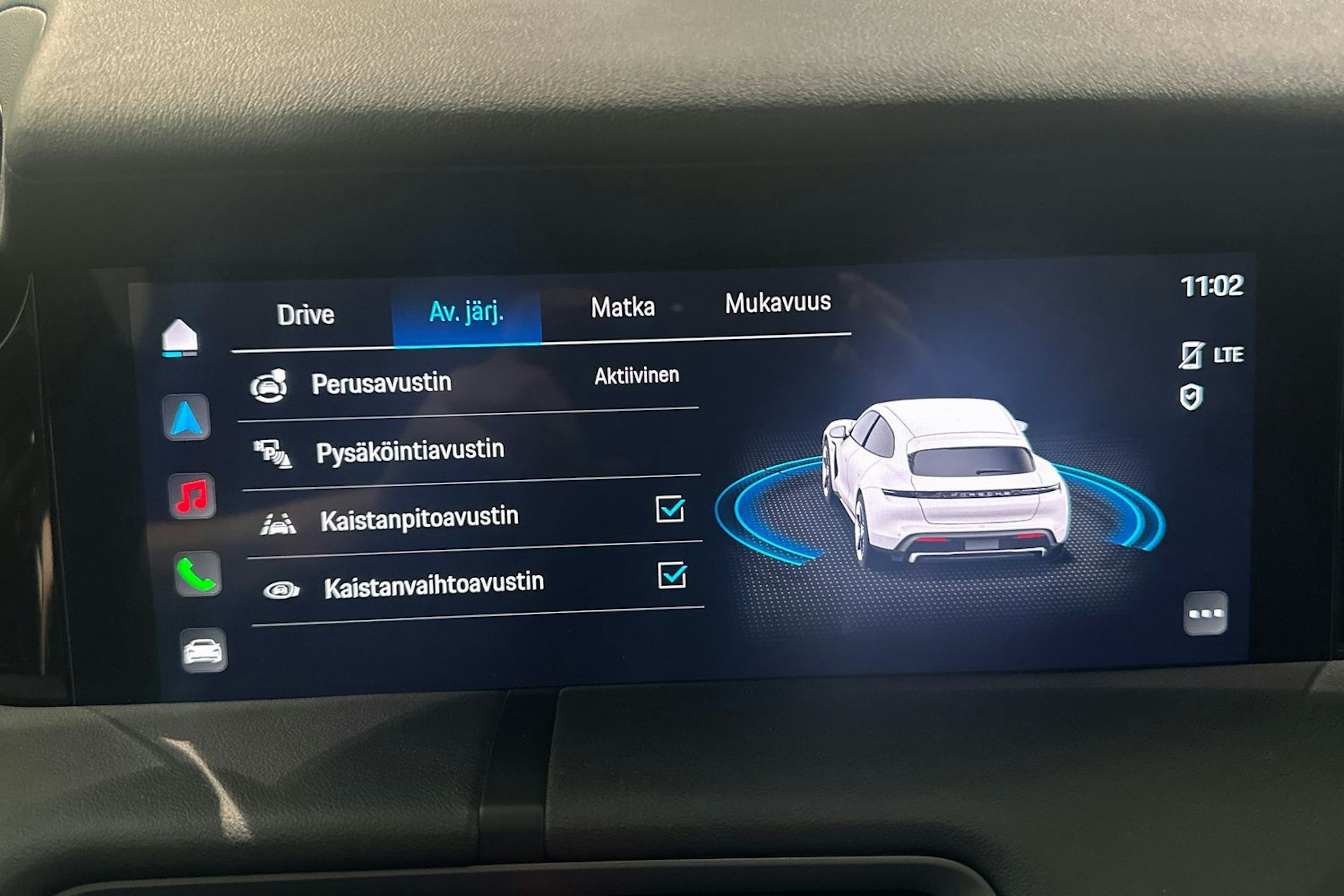 valkoinen Porsche Taycan 2022 kuva 15.