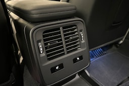 valkoinen Porsche Taycan 2022 kuva 20.